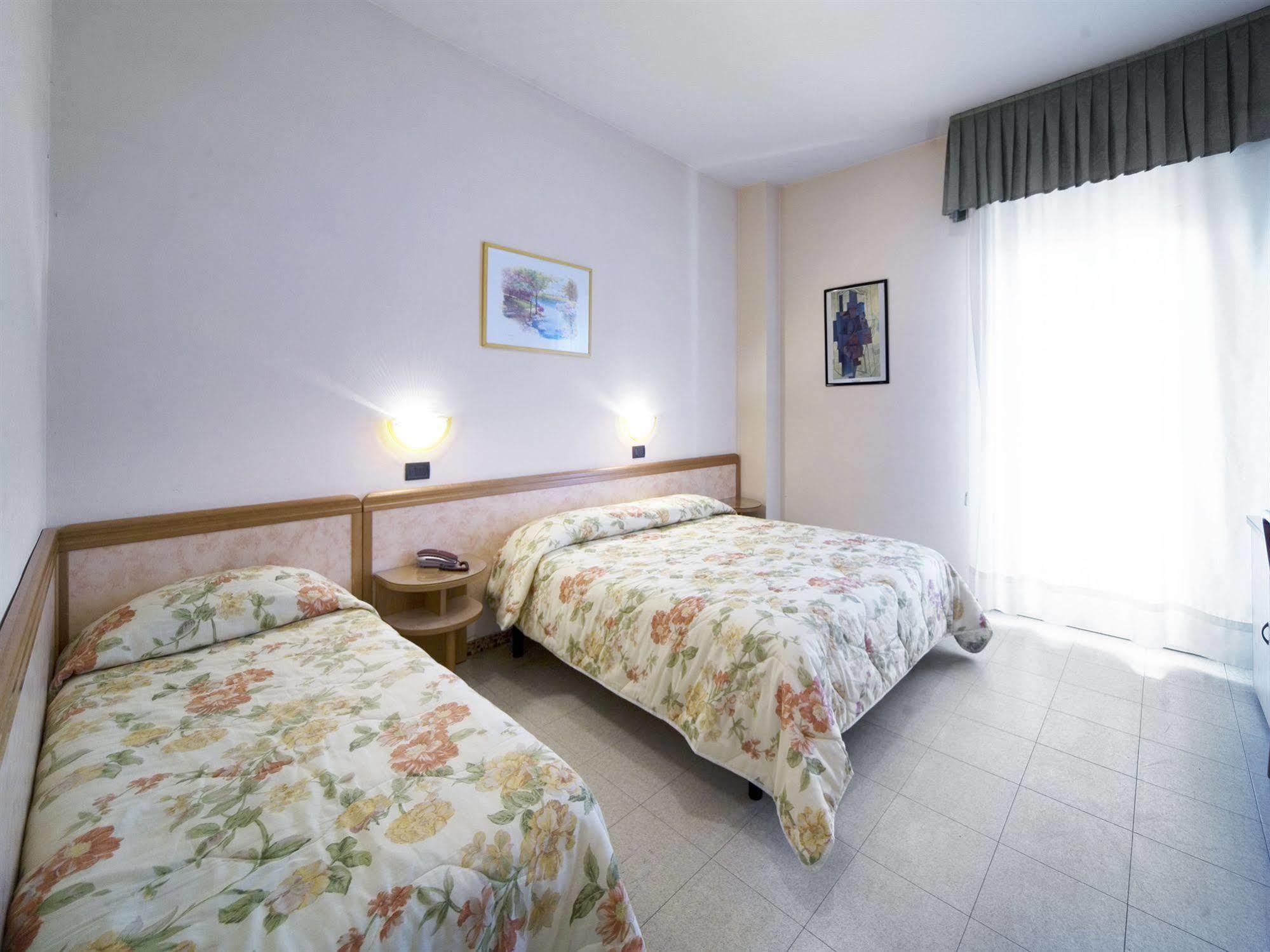 Hotel Bamby Rimini Eksteriør bilde